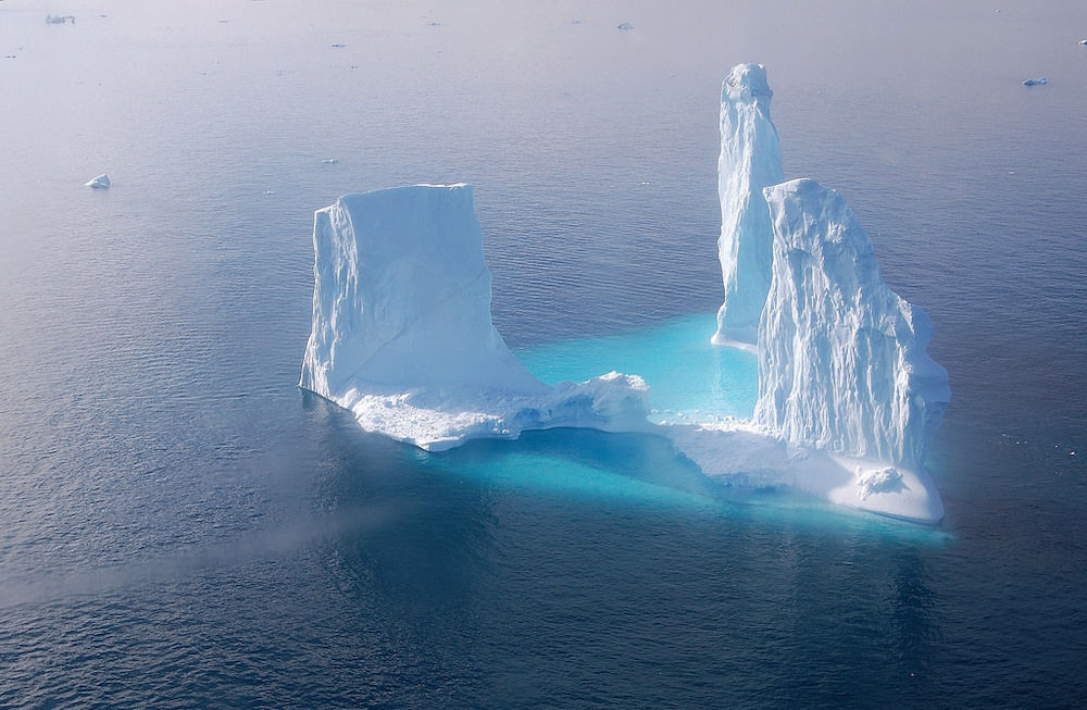 Iceberg en pleine mer